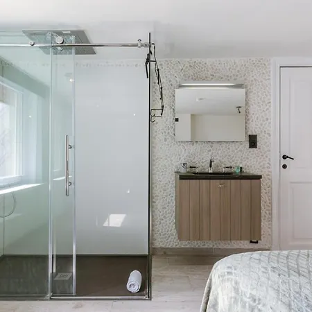 Huswell - Beautiful And Spacious Vacation With Parking 펜션