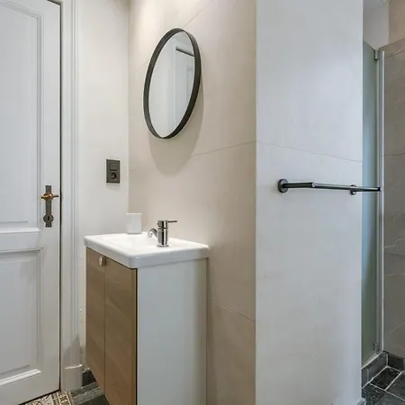 Huswell - Beautiful And Spacious Vacation With Parking Semesterbostad *