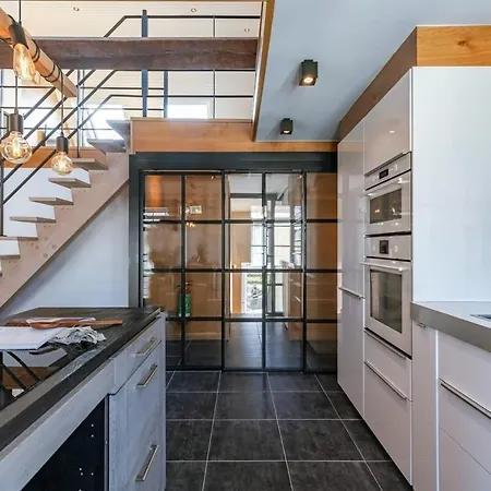 Huswell - Beautiful And Spacious Vacation With Parking 펜션 블랑켄베르크