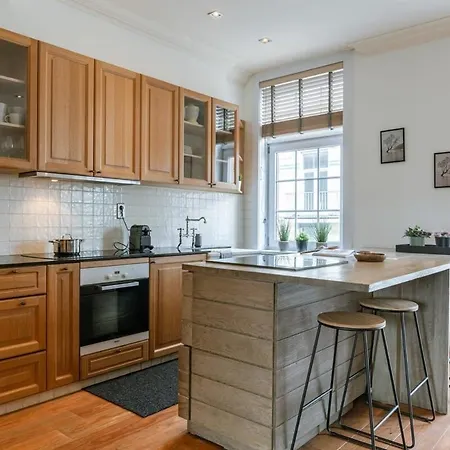 Huswell - Beautiful And Spacious Vacation With Parking Semesterbostad