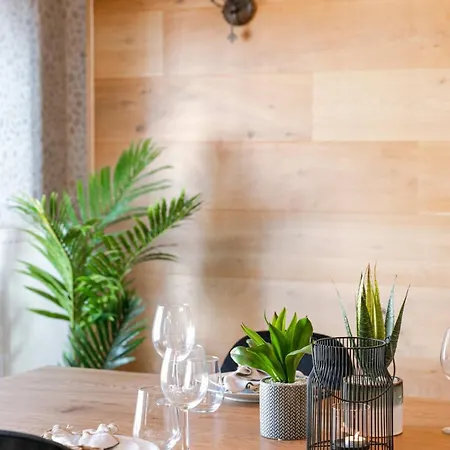 Semesterbostad Huswell - Beautiful And Spacious Vacation With Parking Blankenberge