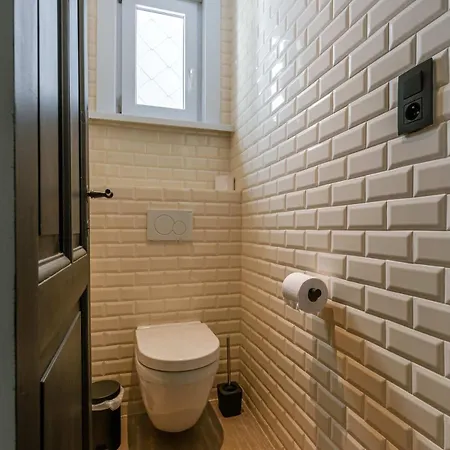 Huswell - Beautiful And Spacious Vacation With Parking