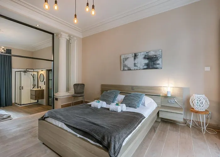 Huswell - Beautiful And Spacious Vacation With Parking Hébergement de vacances *