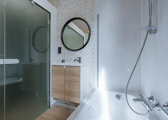 Huswell - Beautiful And Spacious Vacation With Parking Hébergement de vacances *